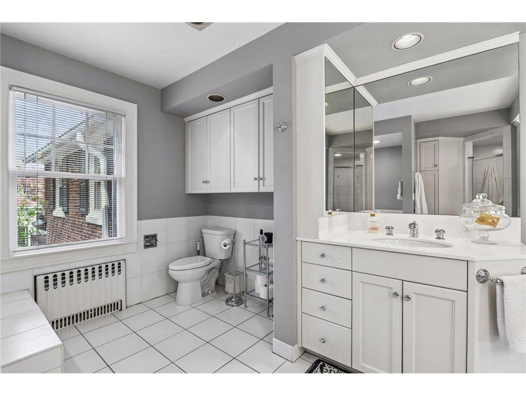 2240 W Lake Of The Isles Parkway Minneapolis MN 55405 - Lake of the Isles 7068826 image43