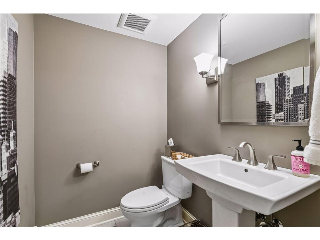 2240 W Lake Of The Isles Parkway Minneapolis MN 55405 - Lake of the Isles 7068826 image60