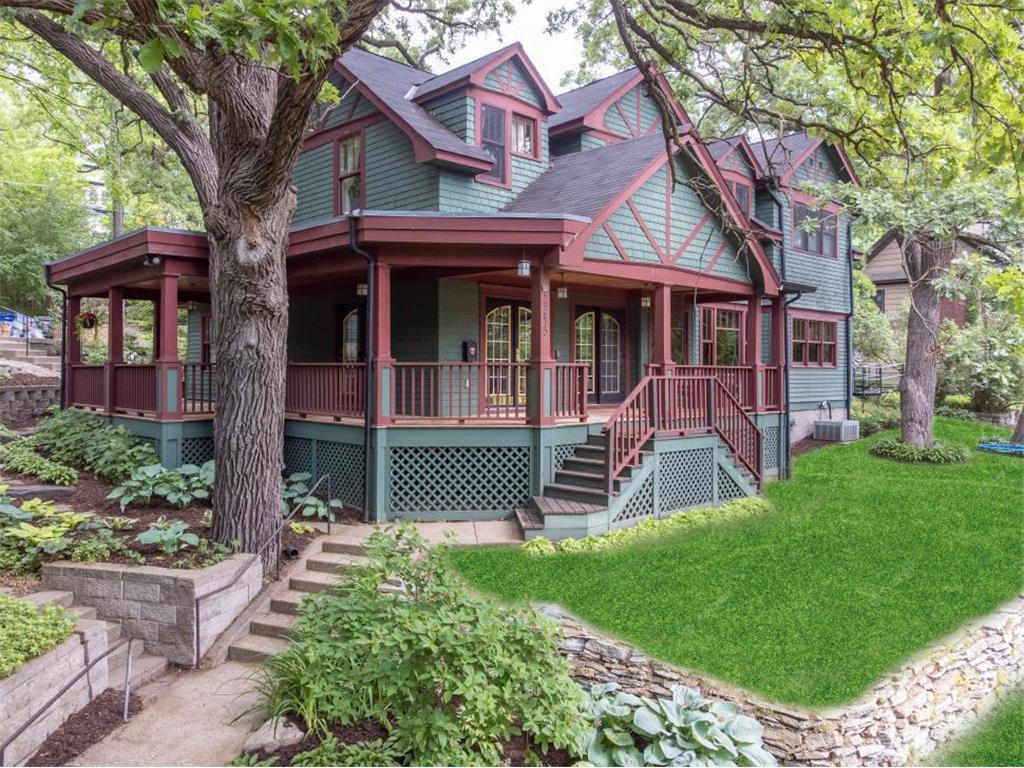 VICTORIAN HOMES IN CATHEDRAL HILL NEIGHBORHOOD IN ST. PAUL, MINNESOTA.  SPRING DAY Stock Photo - Alamy