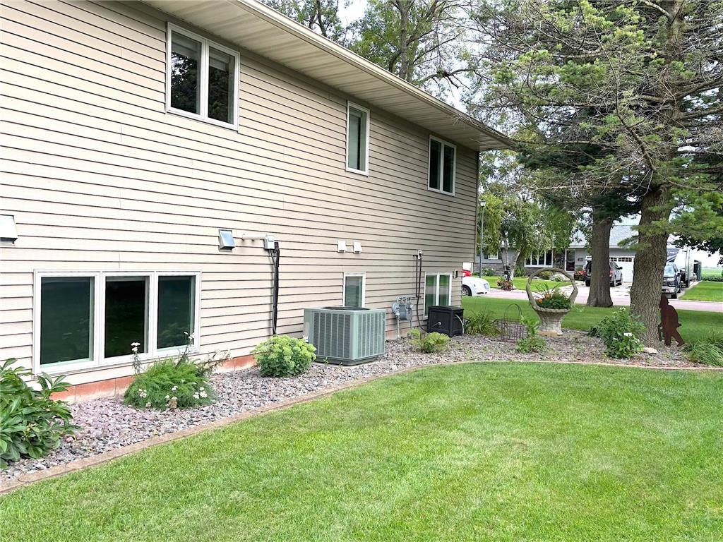 225 10th Street SE Wells MN 56097 7058286 image41