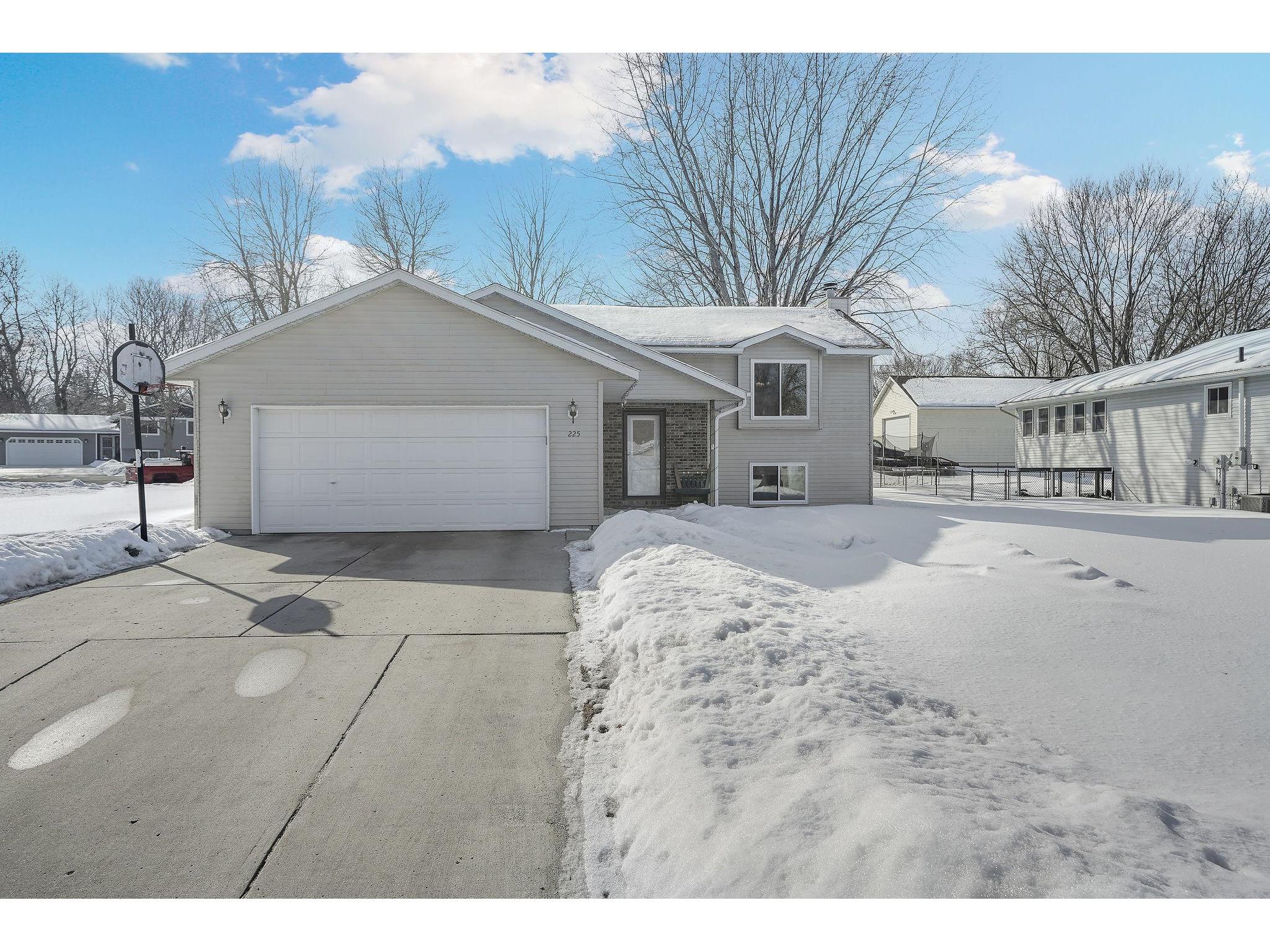 225 19th Street NE, Owatonna, MN 55060 MLS 5717301 Edina Realty