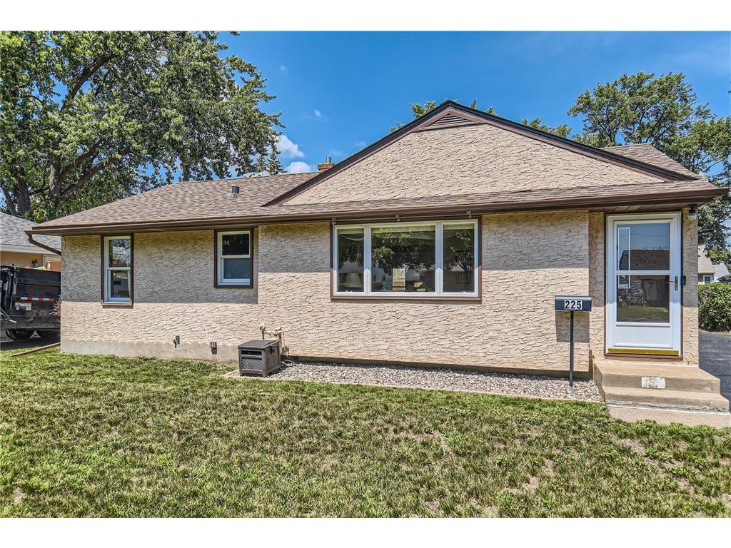 225 Ash Street E South Saint Paul MN 55075 6411908 image1