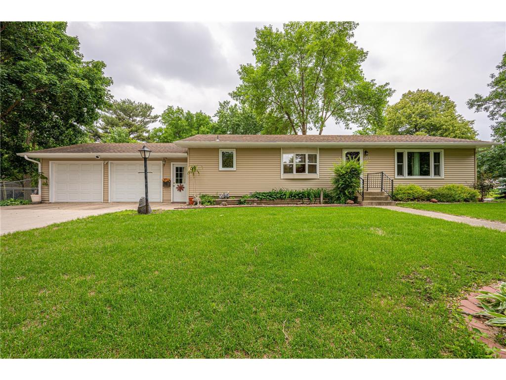 225 N Davis Avenue Litchfield MN 55355 6721220 image1