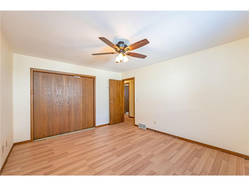 225 S 7th Avenue E #E Truman MN 56088 6824455 image12