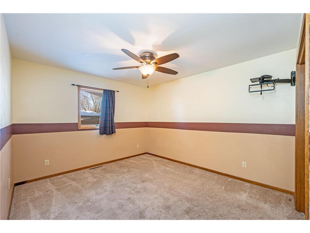 225 S 7th Avenue E #E Truman MN 56088 6824455 image15