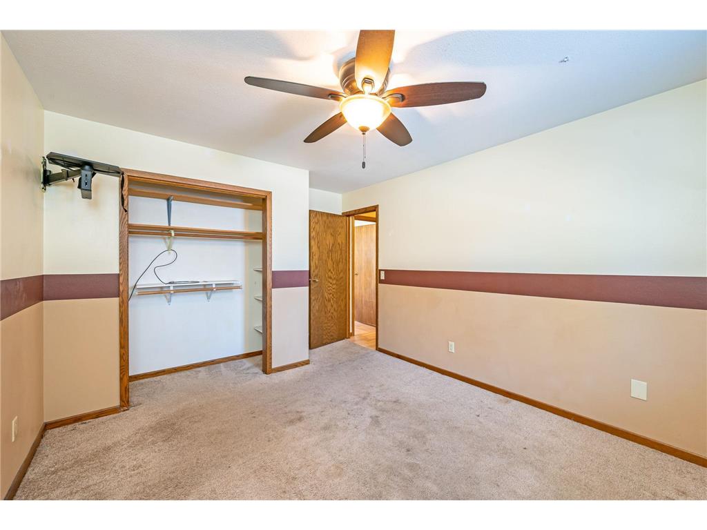 225 S 7th Avenue E #E Truman MN 56088 6824455 image16