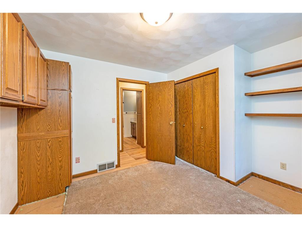 225 S 7th Avenue E #E Truman MN 56088 6824455 image17
