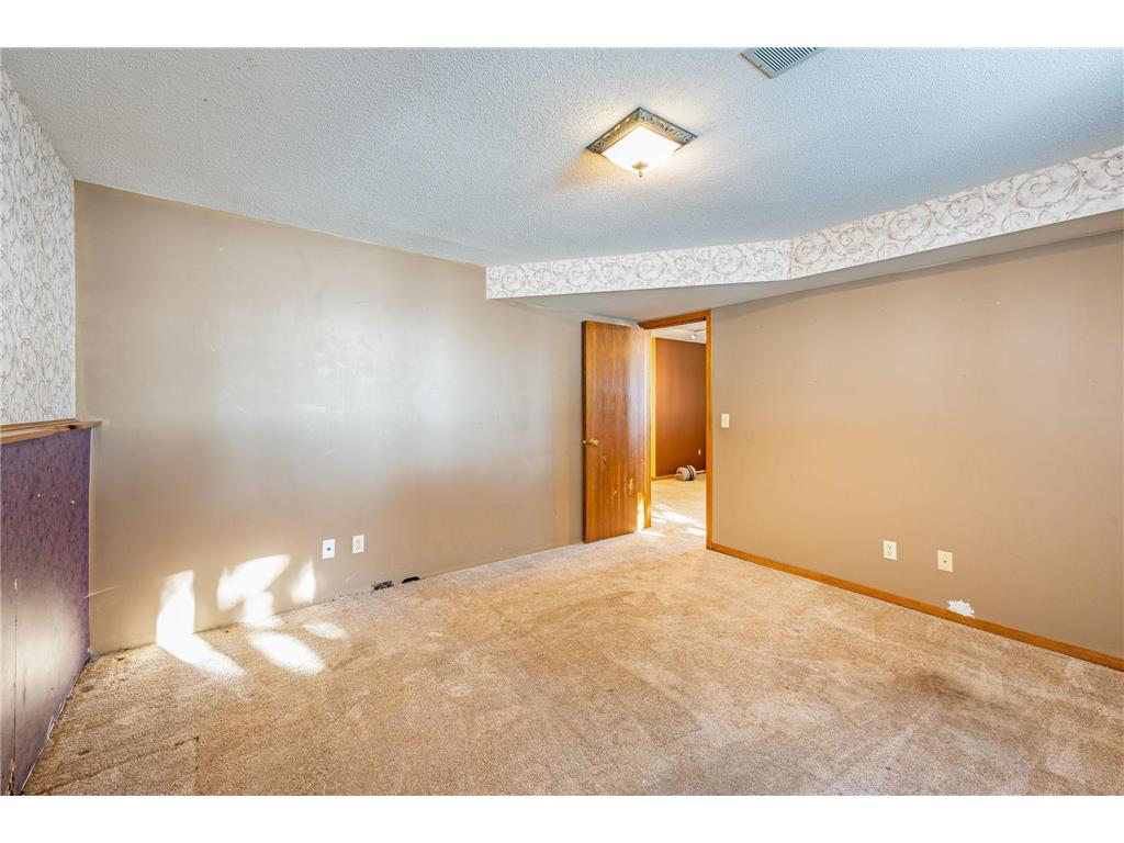 225 S 7th Avenue E #E Truman MN 56088 6824455 image23