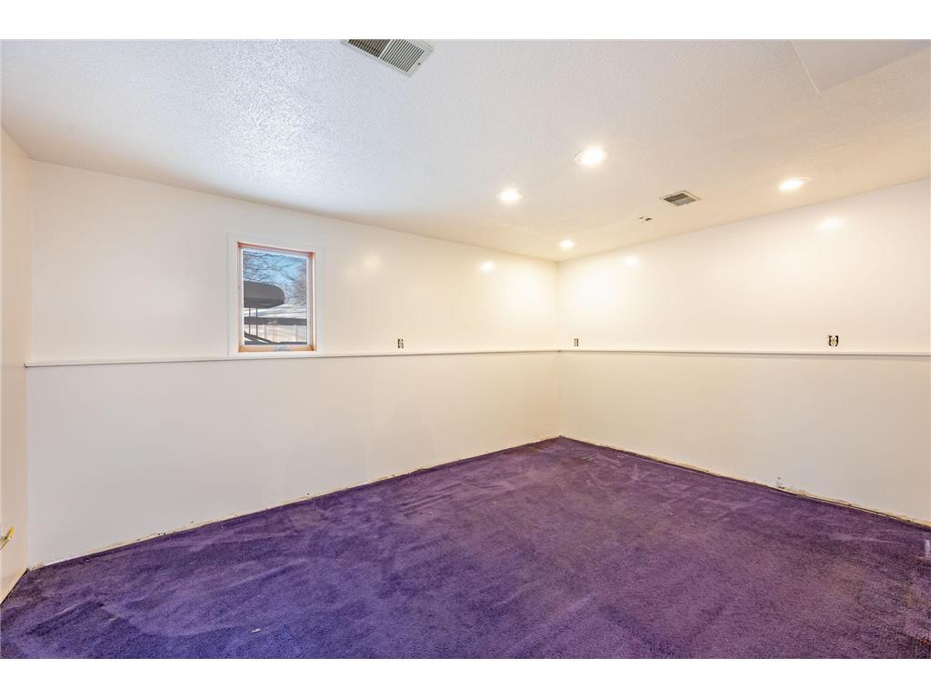 225 S 7th Avenue E #E Truman MN 56088 6824455 image26