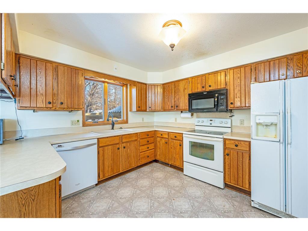 225 S 7th Avenue E #E Truman MN 56088 6824455 image6
