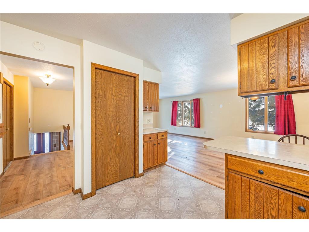 225 S 7th Avenue E #E Truman MN 56088 6824455 image8
