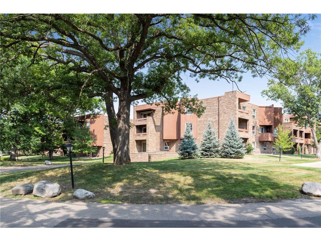 2250 Midland Grove Road #201 Roseville MN 55113 6542019 image1
