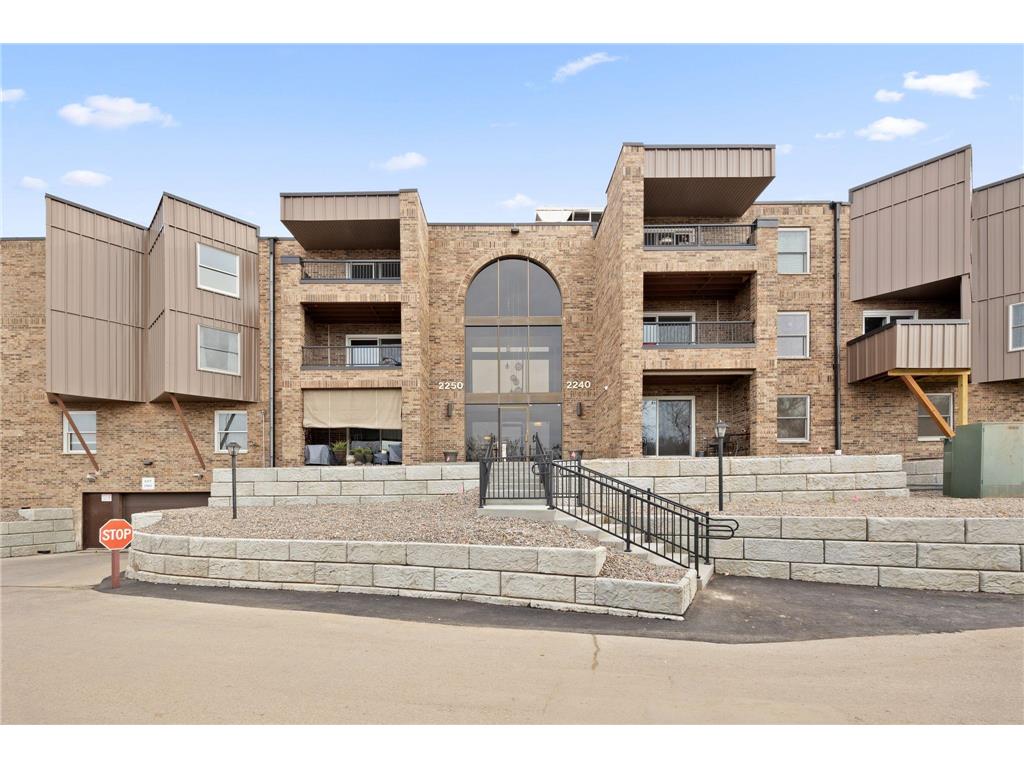 2250 Midland Grove Road #307 Roseville MN 55113 7074537 image1