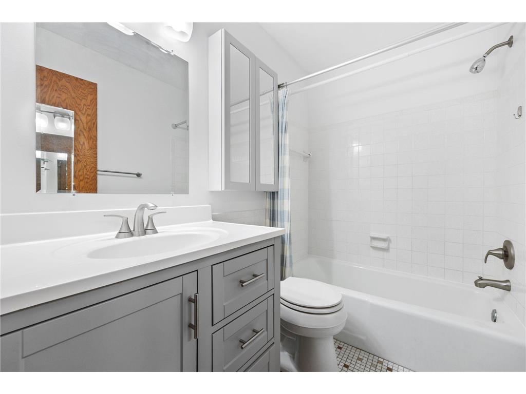 2250 Midland Grove Road #307 Roseville MN 55113 7074537 image10
