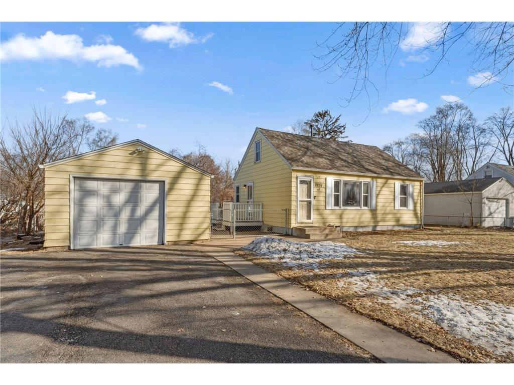 2251 Pinewood Drive Mounds View MN 55112 7026893 image1