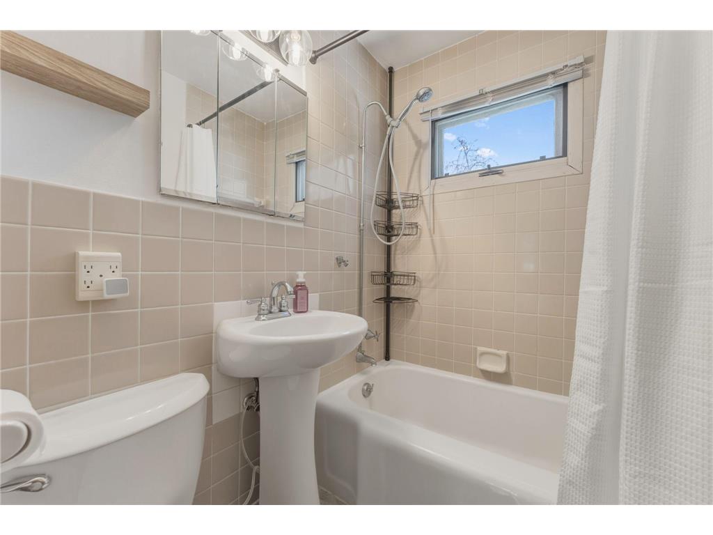 2251 Pinewood Drive Mounds View MN 55112 7026893 image7