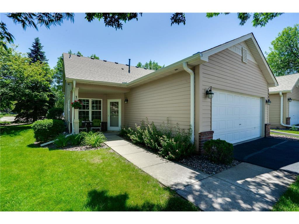 2256 Penn Place North Saint Paul MN 55109 6555750 image1