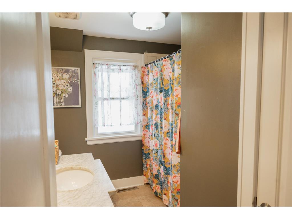 226 S Linton Street Blue Earth MN 56013 7001139 image31