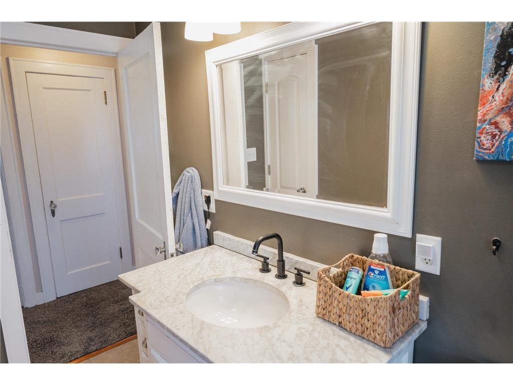 226 S Linton Street Blue Earth MN 56013 7001139 image32