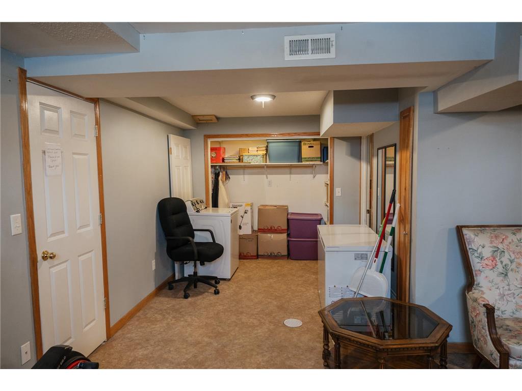 226 S Linton Street Blue Earth MN 56013 7001139 image40