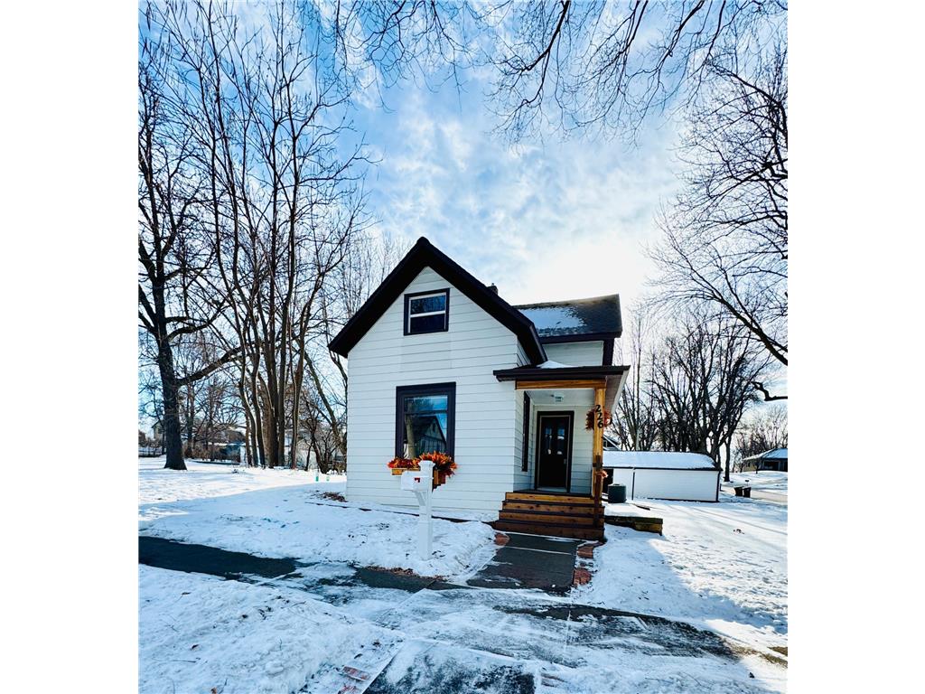 226 W Wyoming Street Redwood Falls MN 56283 6817983 image1
