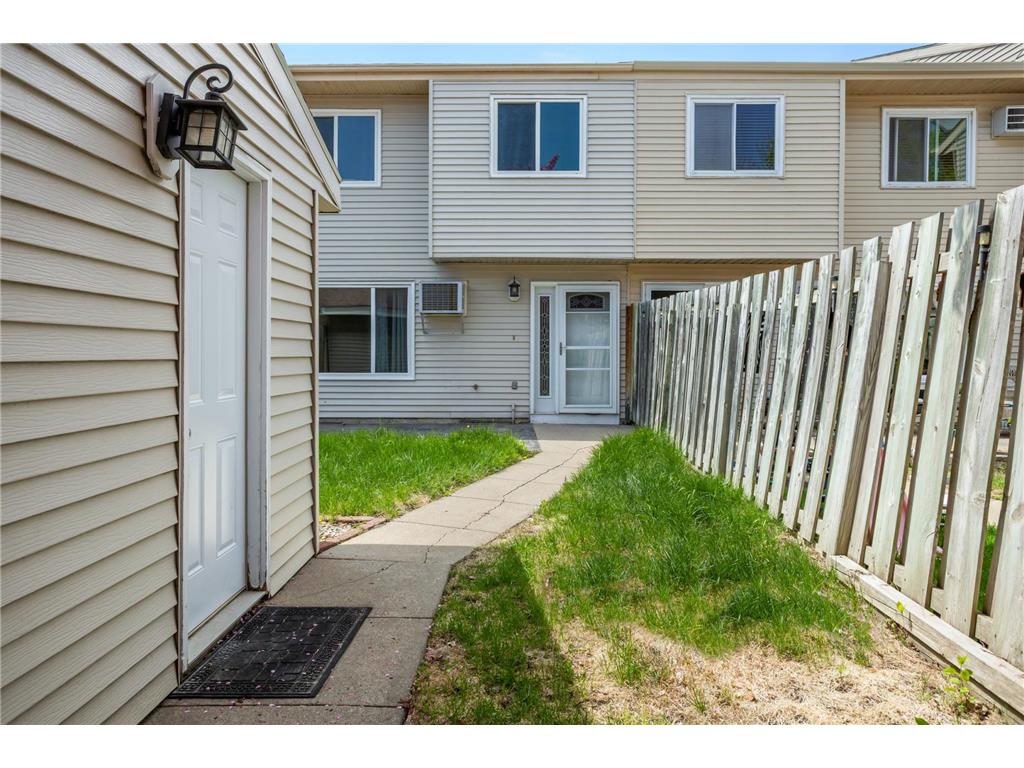 2260 30 1/2 Avenue S Fargo ND 58103 7080831 image1