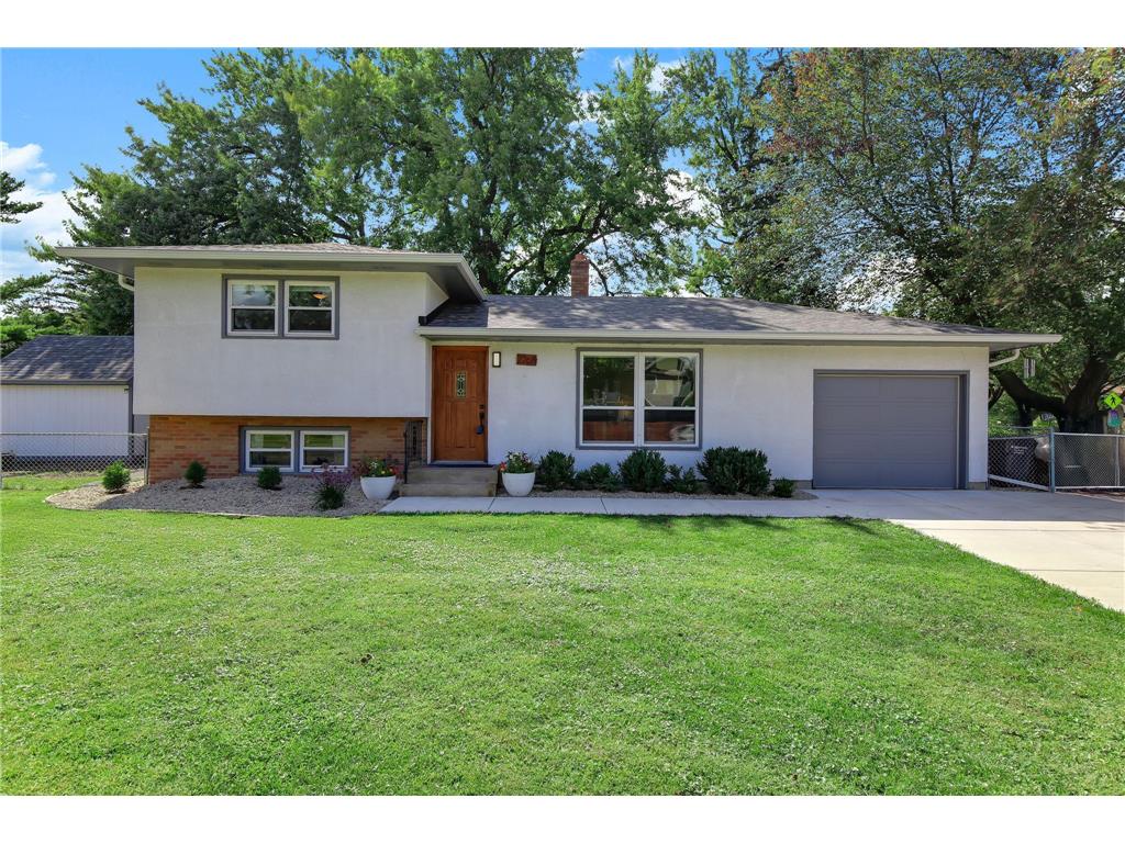 2268 17th Avenue E North Saint Paul MN 55109 6785842 image1