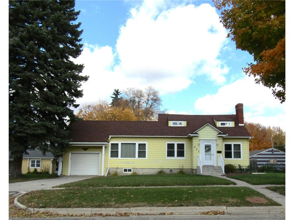 227 E Schlieman Avenue Appleton MN 56208 6452298 image1
