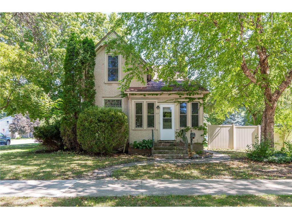 227 Jefferson Avenue, Saint Peter, MN 56082 MLS 6244782 Edina Realty