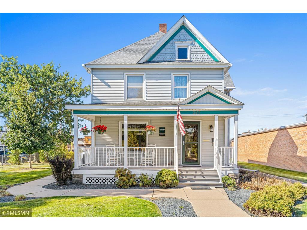 227 S Arch Avenue New Richmond WI 54017 6800100 image1