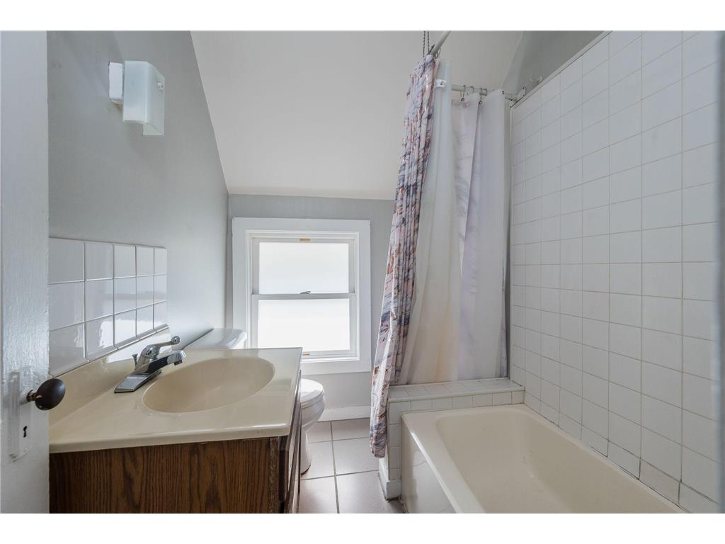 227 S Elm Street Fairmont MN 56031 6790125 image19