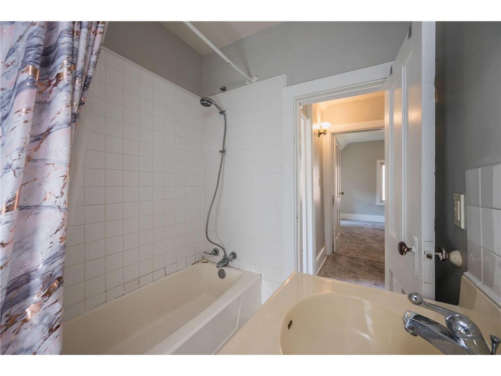 227 S Elm Street Fairmont MN 56031 6790125 image20