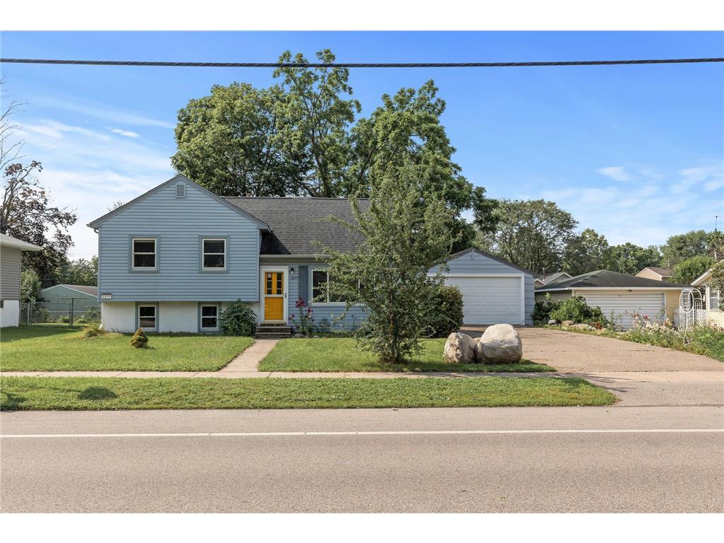 2277 County Road H New Brighton MN 55112 6564102 image1