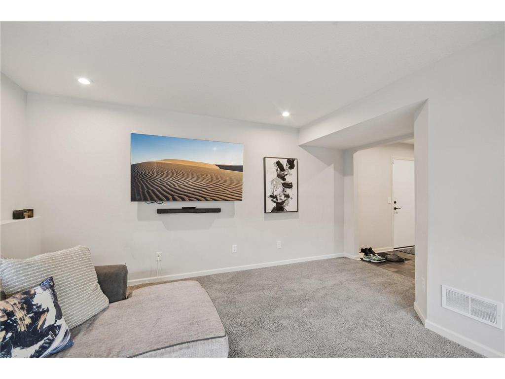 2278 Polar Way North Saint Paul MN 55109 7008807 image17