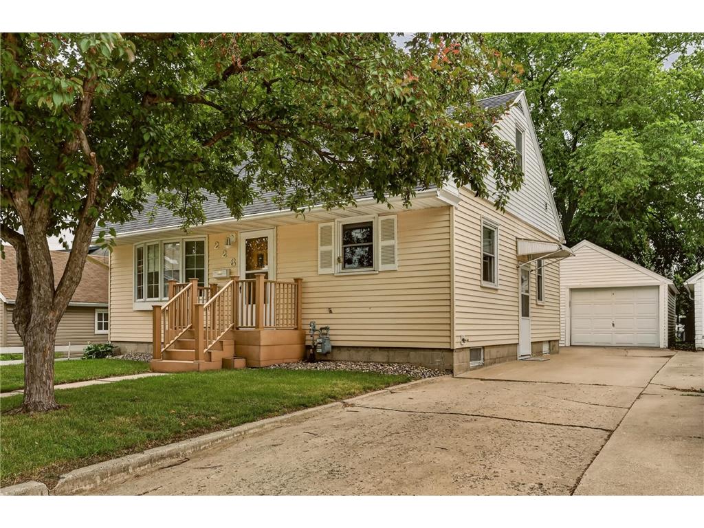 228 10 1/4 Street SE Rochester MN 55904 7096680 image1