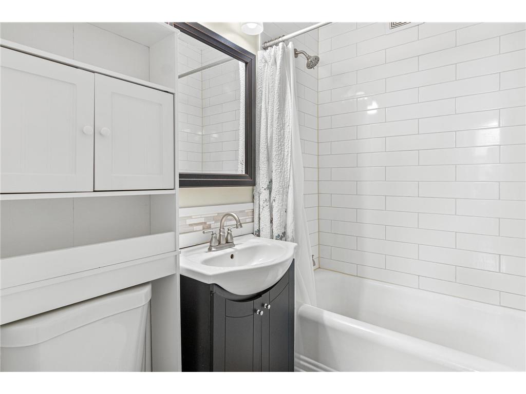 228 Victoria Street N Saint Paul MN 55104 7082738 image13