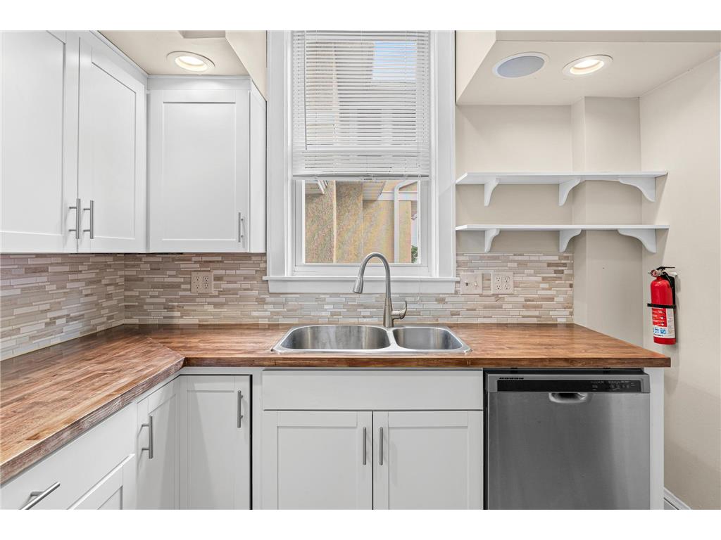 228 Victoria Street N Saint Paul MN 55104 7082738 image17