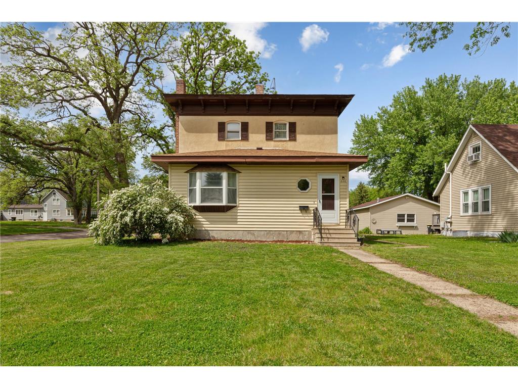 228 W 4th Street Blue Earth MN 56013 7073949 image1