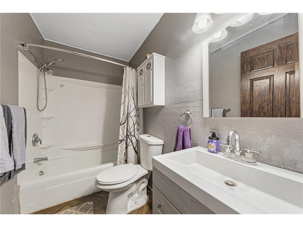228 W 4th Street Blue Earth MN 56013 7073949 image14