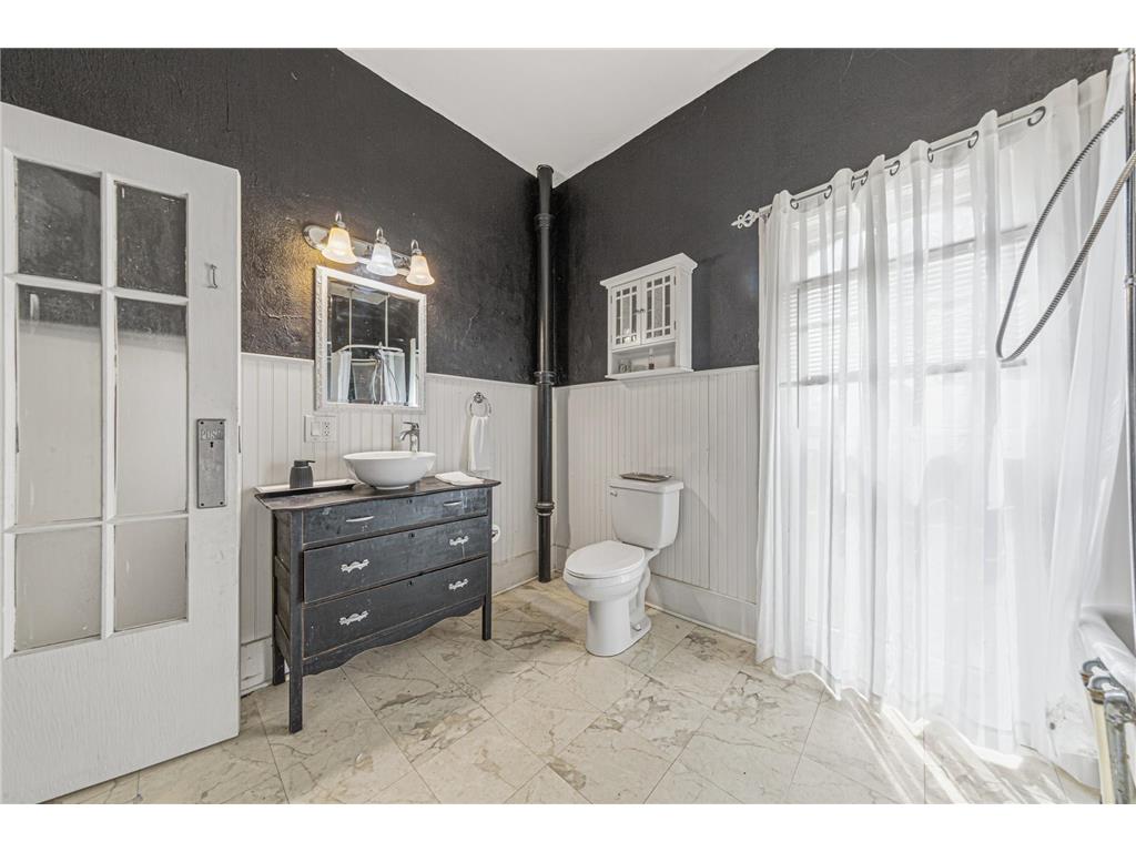 228 W 4th Street Blue Earth MN 56013 7073949 image24