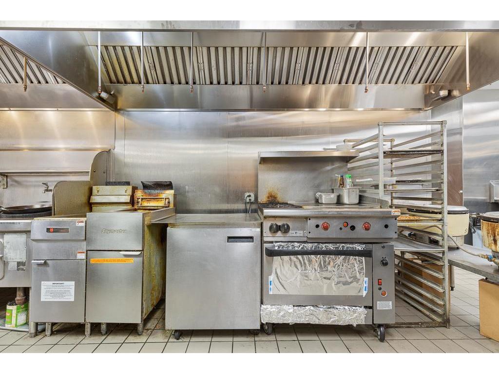 228 W Main Street Marshall MN 56258 6483718 image21