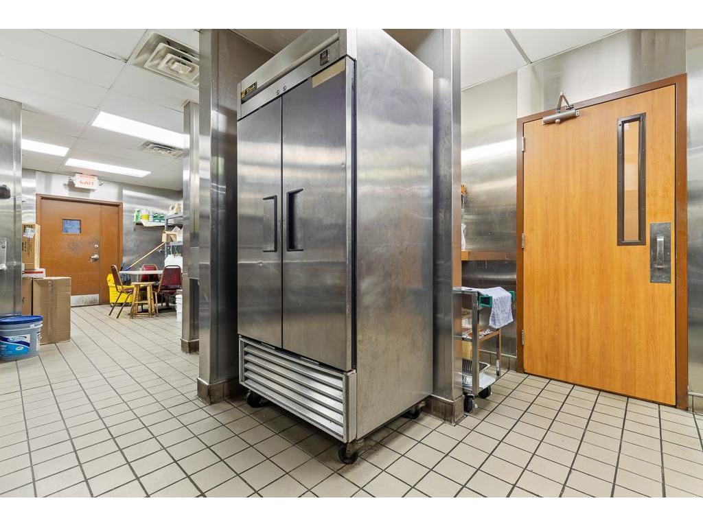 228 W Main Street Marshall MN 56258 6483718 image22