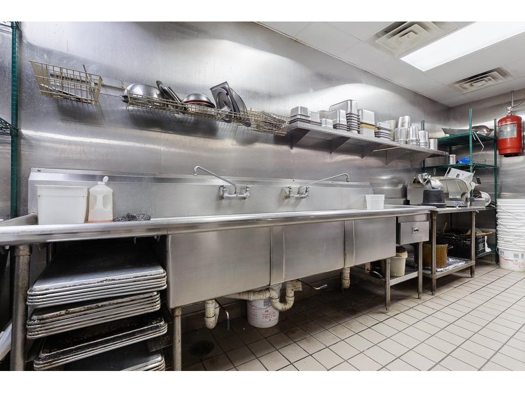 228 W Main Street Marshall MN 56258 6483718 image26