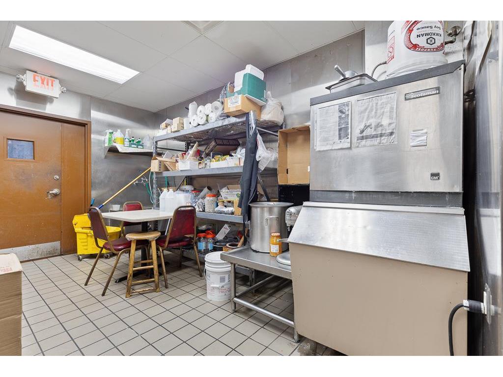 228 W Main Street Marshall MN 56258 6483718 image29