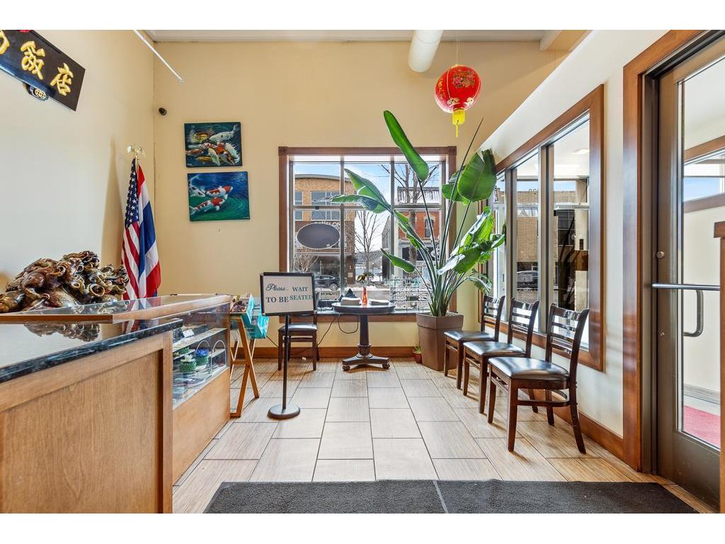 228 W Main Street Marshall MN 56258 6483718 image3