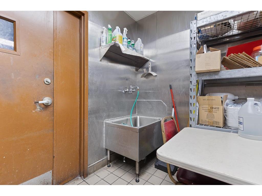 228 W Main Street Marshall MN 56258 6483718 image30