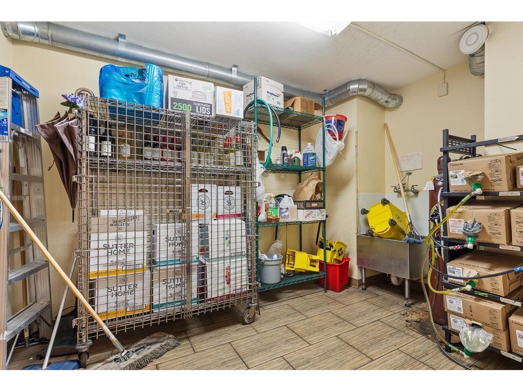 228 W Main Street Marshall MN 56258 6483718 image36