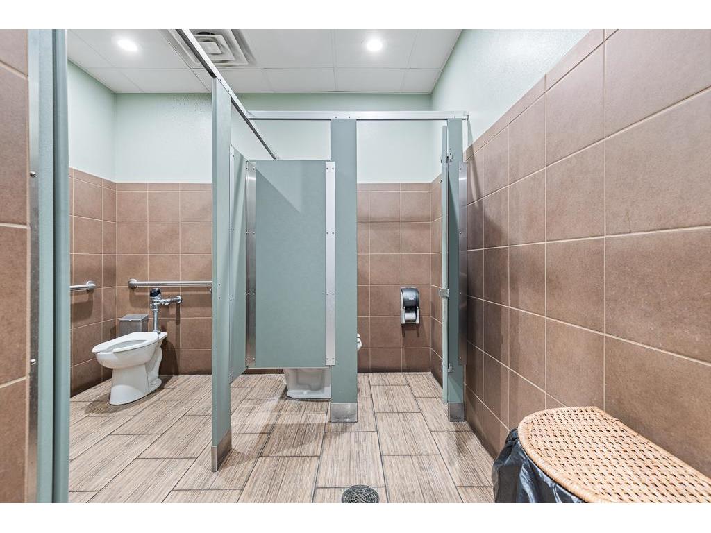 228 W Main Street Marshall MN 56258 6483718 image38