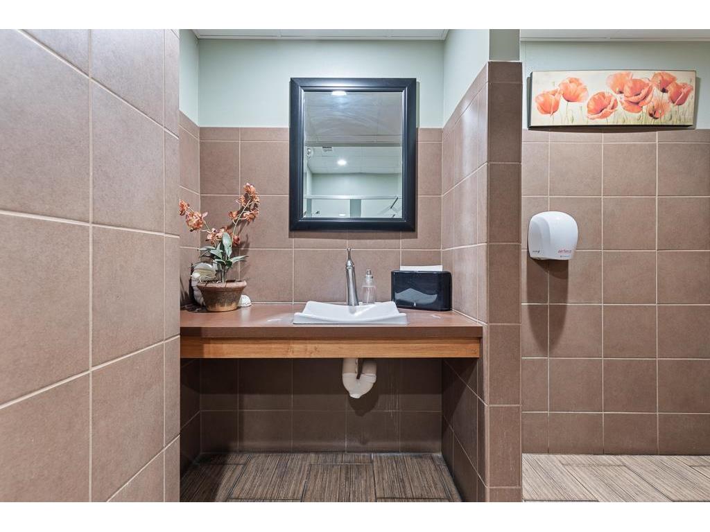 228 W Main Street Marshall MN 56258 6483718 image39