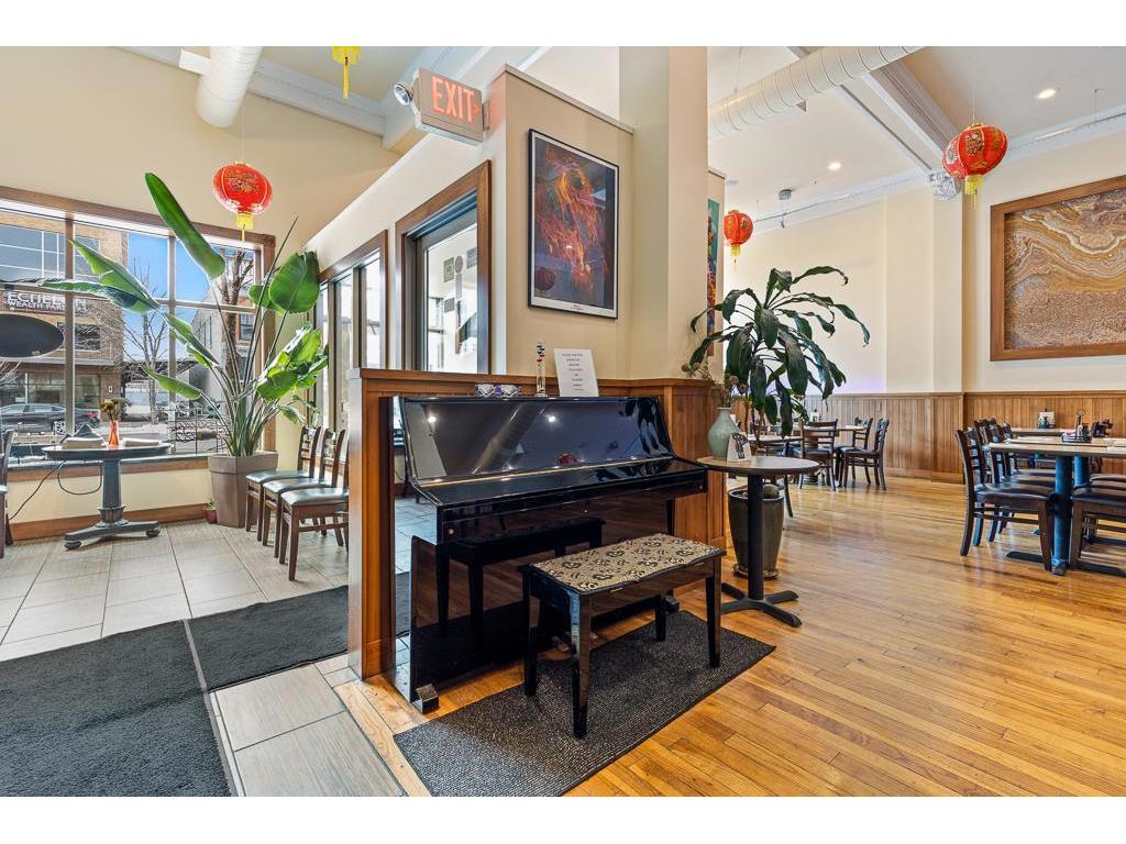 228 W Main Street Marshall MN 56258 6483718 image4